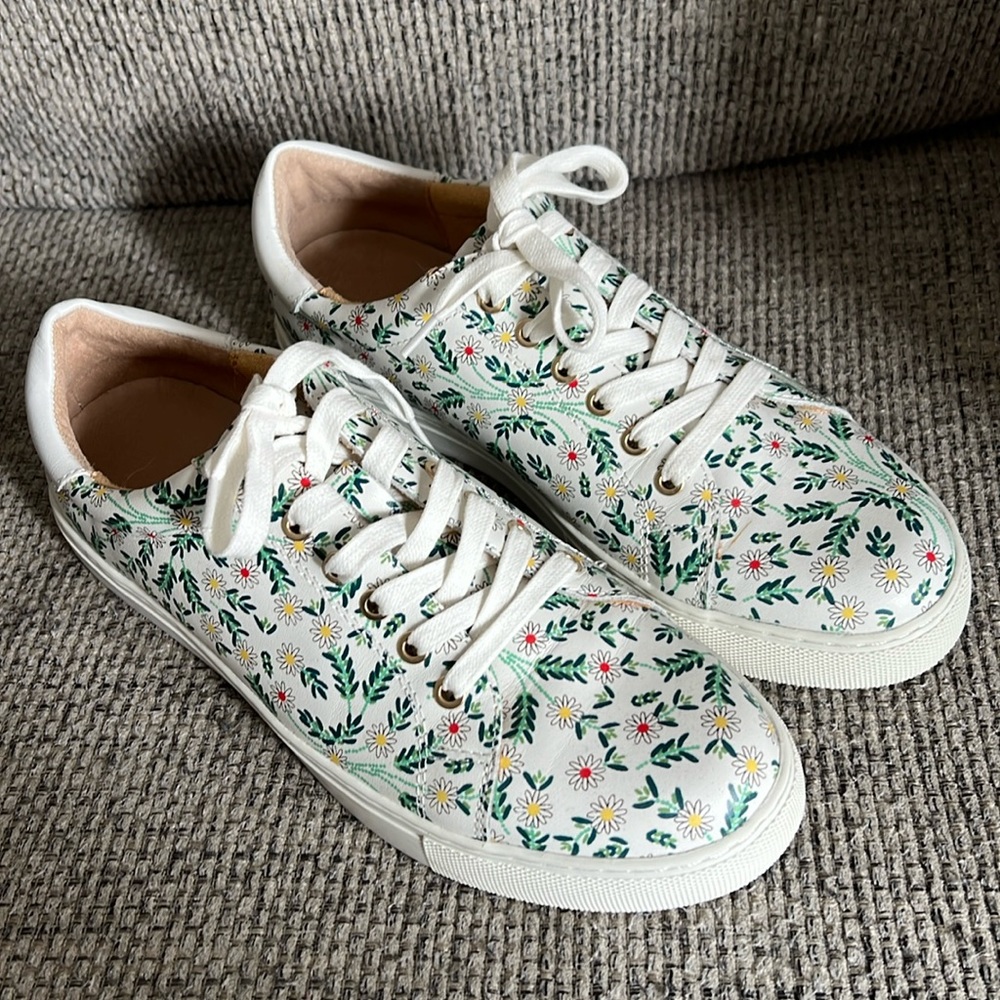 Jack Rogers floral women’s tennis shoes size 8